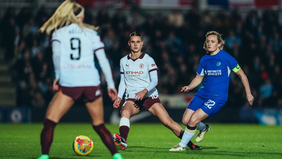 FLYING FULL-BACK : Kerstin Casparij switches the play