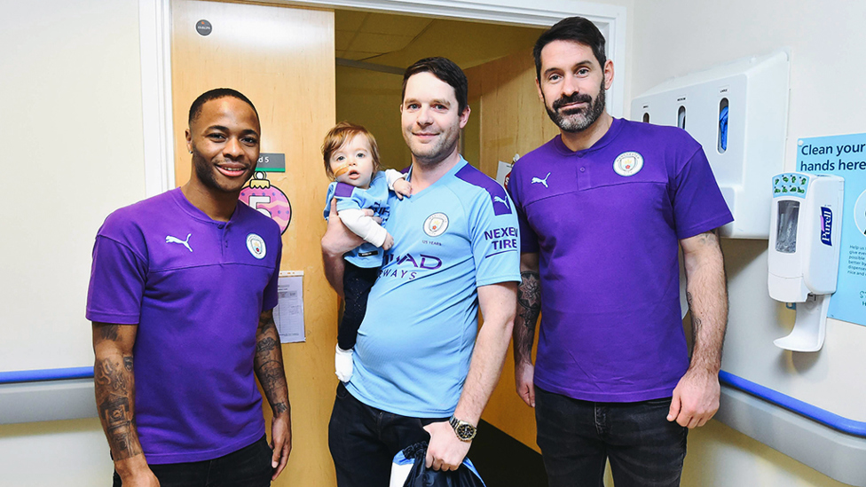 STRIKE A POSE : Raheem and Scott meet a young Blue!