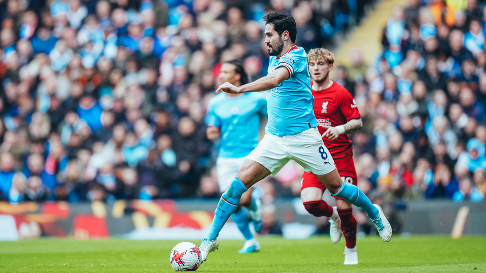 SILKY ILKAY : Gundogan gets on the ball early on.