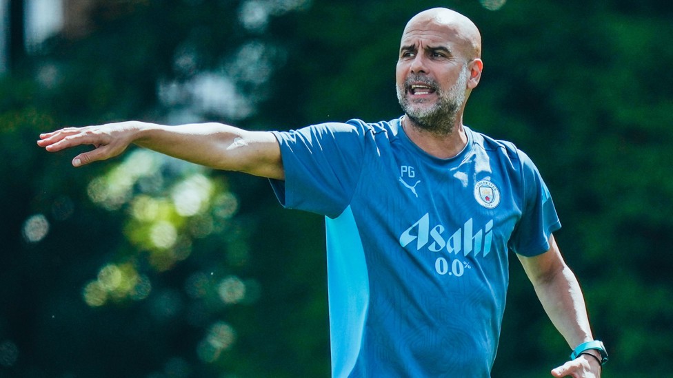 LAST MINUTE INSTRUCTIONS : Pep Guardiola at the CFA