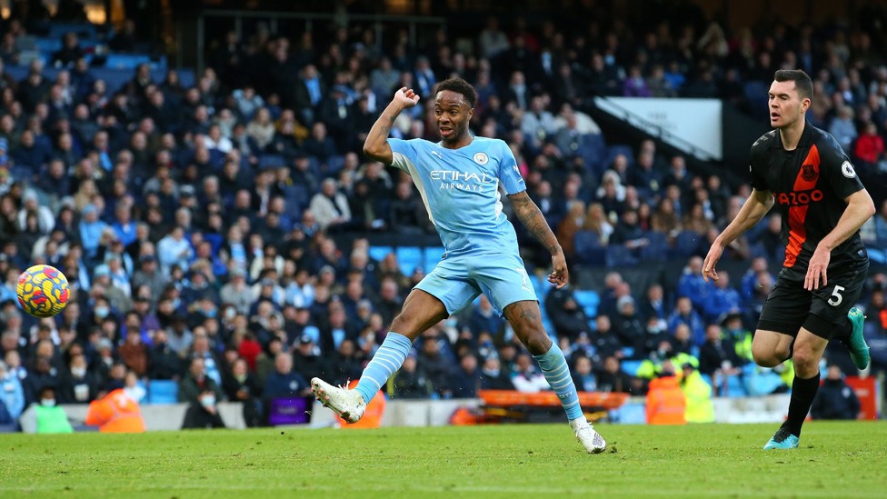 RAZZZ : Raheem Sterling gives us the lead at the Etihad!!