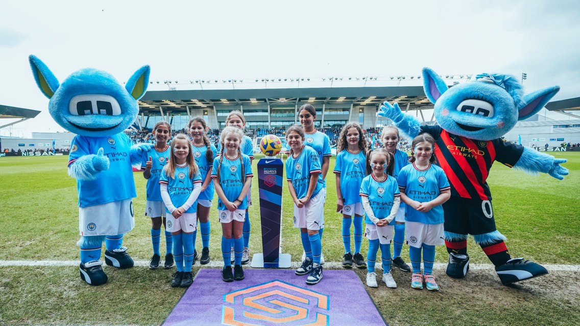 Manchester City players and Etihad Airways make dreams come true for young female players