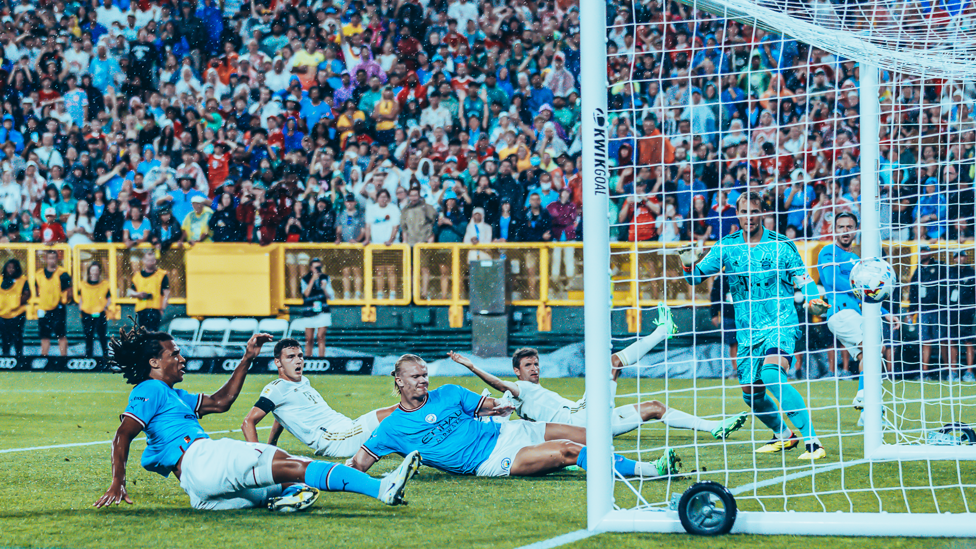 DEADLOCK BROKEN : Erling Haaland grabs his first City goal inside 12 minutes of his debut!