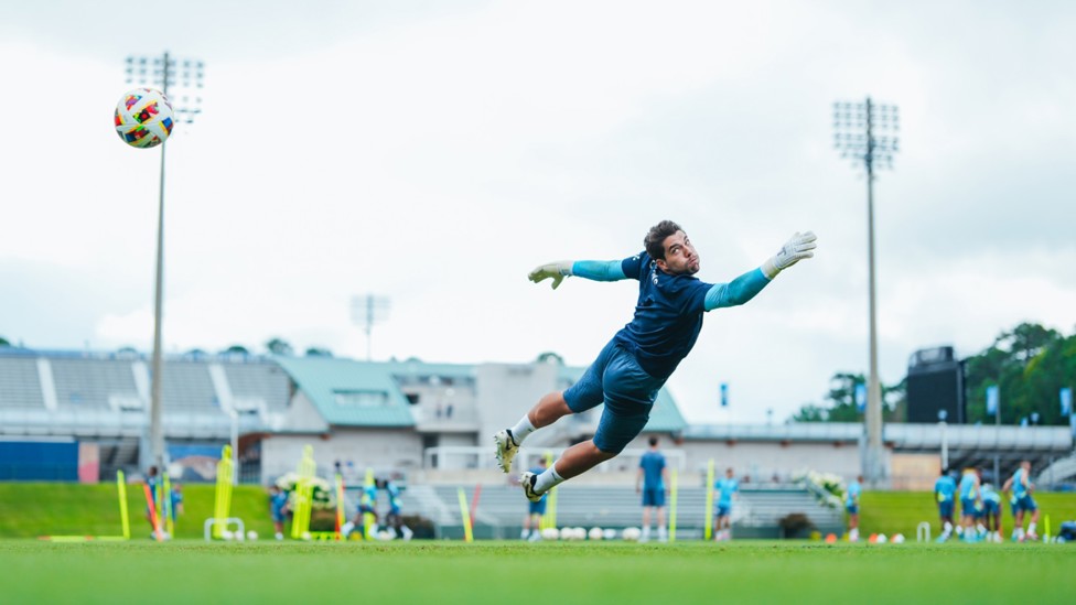 ACROBATICS : Stefan Ortega Moreno in action