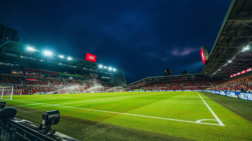 AWAY DAY : The Gtech Community Stadium awaits the visit of the champions.