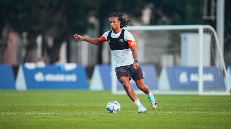 DUTCH MASTER : Nathan Ake on the ball