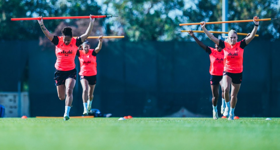 WARM UP  : A City quartet limber up.