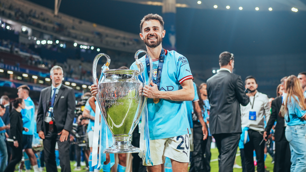 Gallery: 2022/23 Champions League trophy lift!
