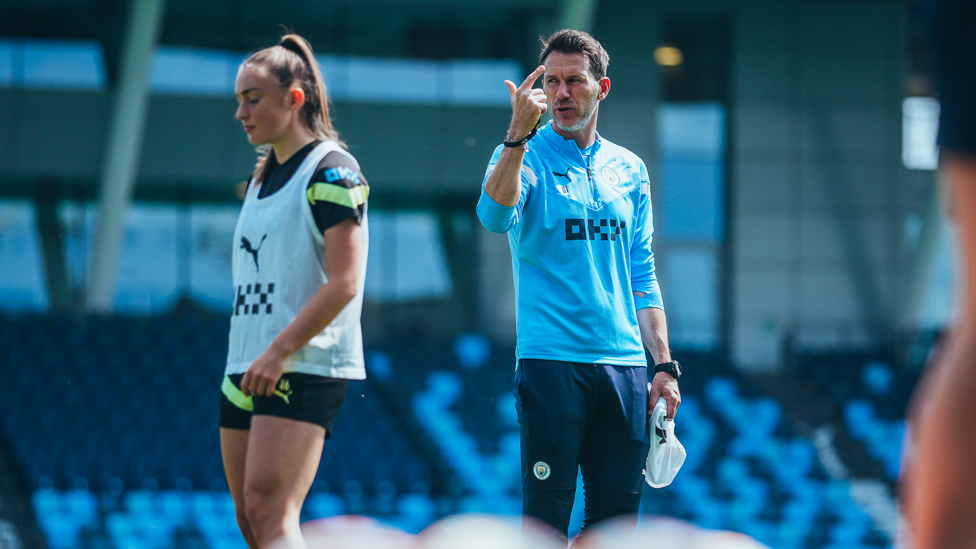 THE BOSS : Gareth Taylor conveys his message to our players.