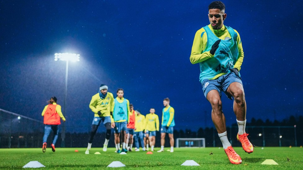 RUNNING MAN : Savinho is put through his paces