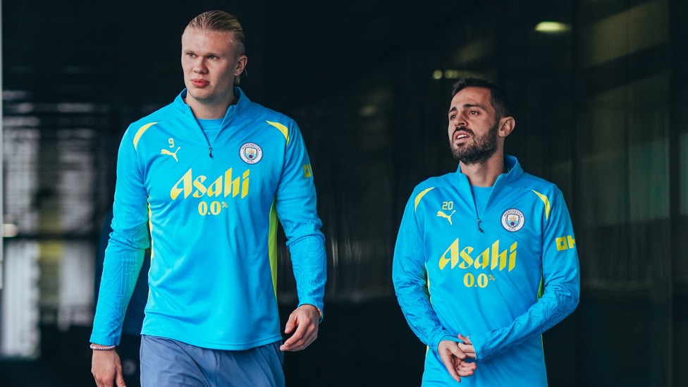 LITTLE AND LARGE : Bernardo and Haaland walk out together