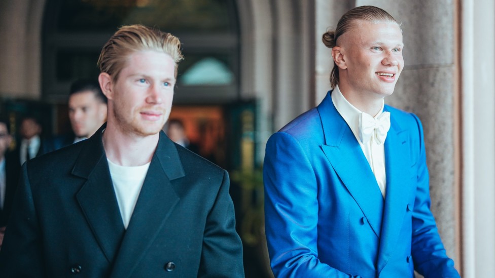 PERFECT PAIR : Kevin De Bruyne and Erling Haaland make their way inside for the start of the ceremony