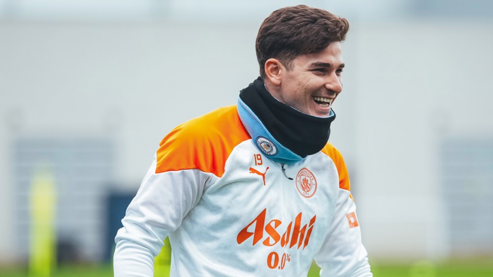 JULIAN JOY : Alvarez having fun at training