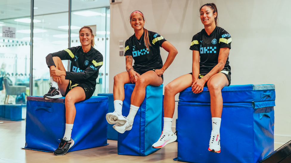 ALL SMILES: Laia Aleixandri, Deyna Castellanos and Leila Ouahabi