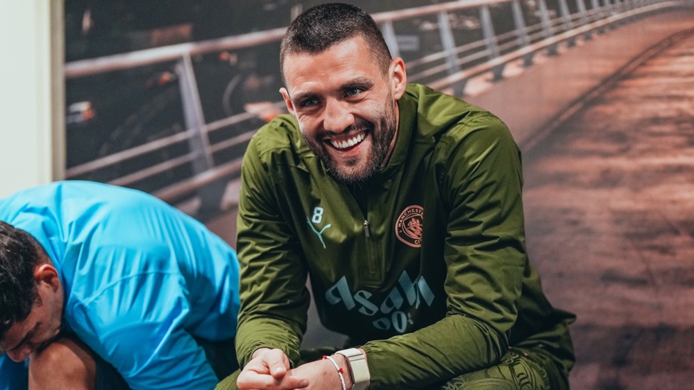 ALL SMILES : Mateo Kovacic prepares to head out to training.