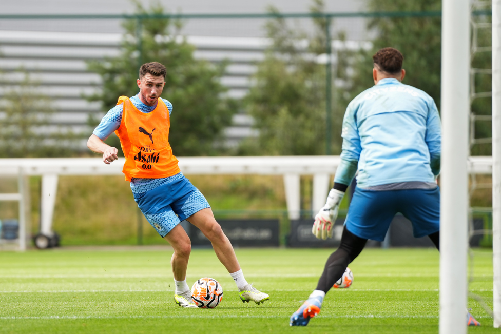 Aymeric Laporte : Closing in on goal...