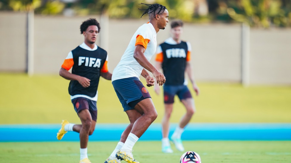 POSSESSION : Manuel Akanji eyes his next pass.