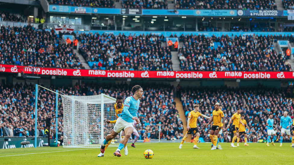 SUPER JACK : Plotting a way through the defence.