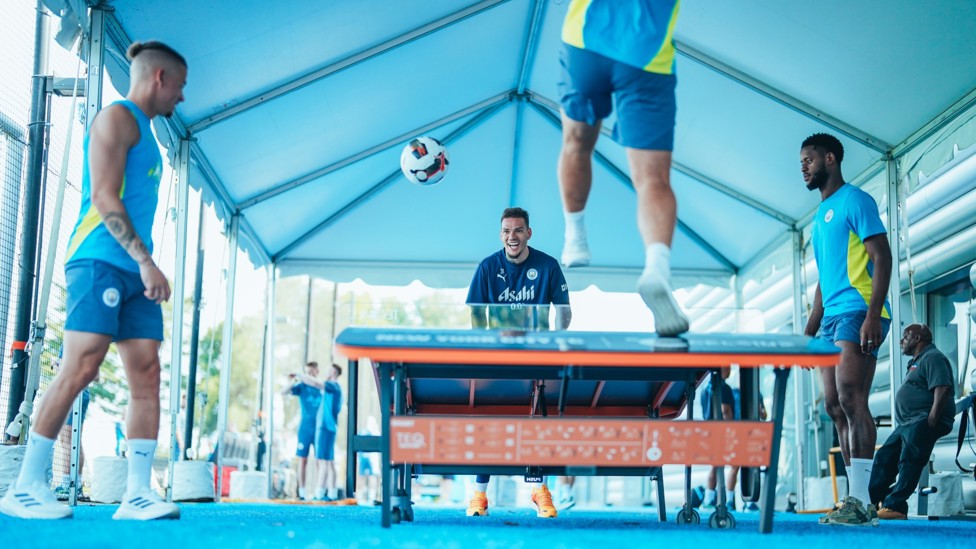 COMPETITIVE  : Kalvin Phillips, Ederson and Luke Mbete play head tennis.