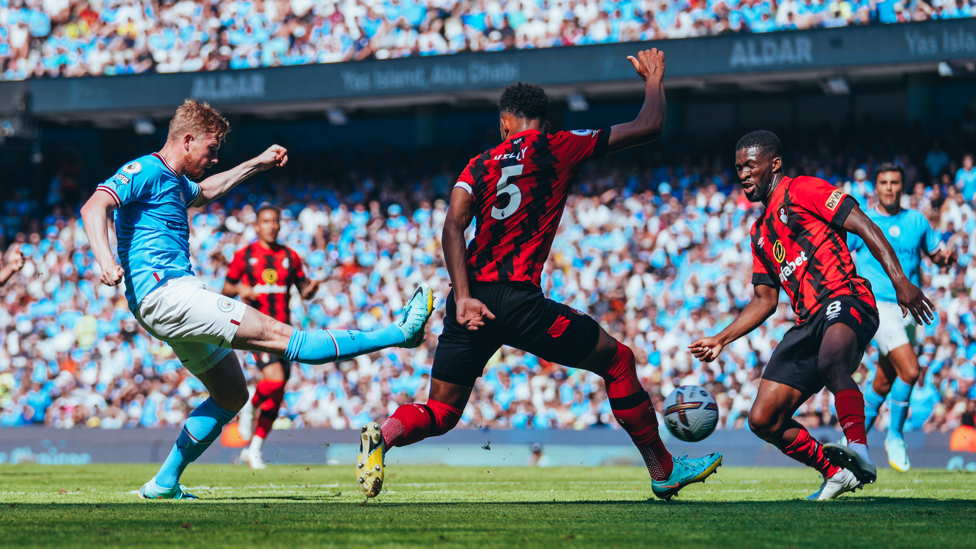 DE BRUYNE DOUBLES : What a gorgeous finish from Kevin who makes it two. 