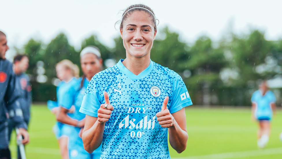 THUMBS UP : Laia Aleixandri strikes a pose