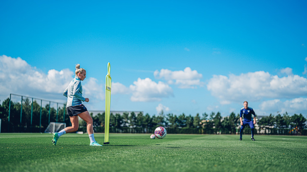 ON THE BALL : Pass and move, pass and move