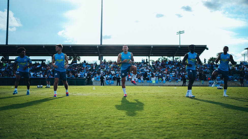 SQUAD GOALS : The players stretch out