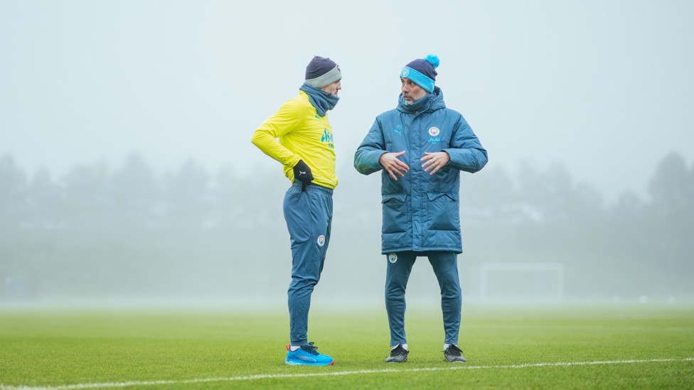 PEP TALK  : The Blues boss gives instructions to Mateo Kovacic. 