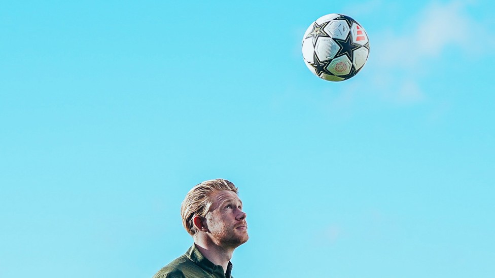 KDB : Kevin De Bruyne keeps his eye on the ball