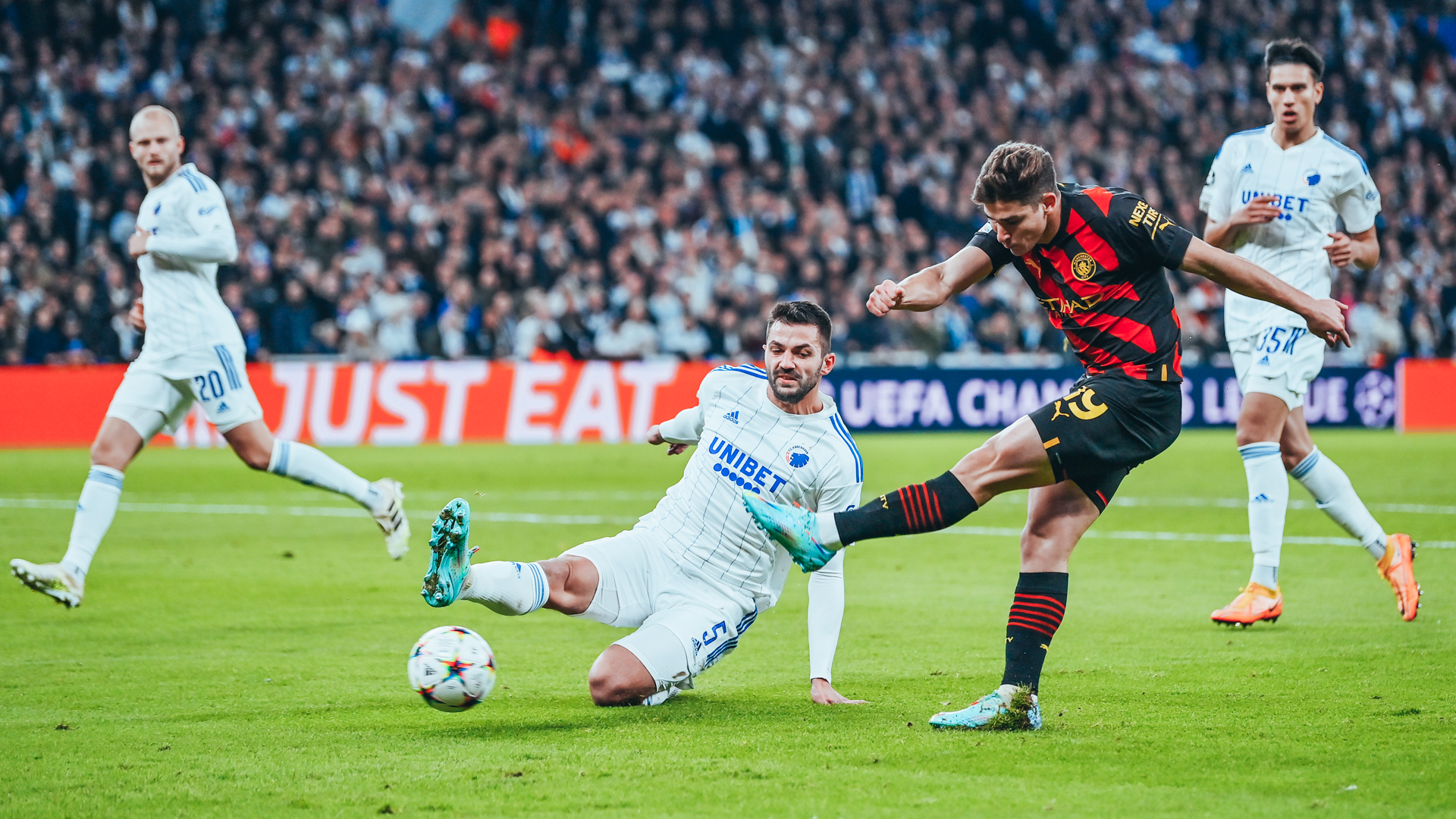 Guardiola se diz satisfeito após empate do Manchester City com Copenhague  na Champions League - Lance!