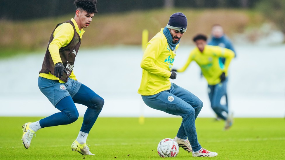 ARCTIC TURN : Gundogan spins under pressure from Nico O'Reilly