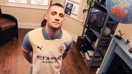 Gallery: Players don 2024/25 Definitely City kit ahead of debut appearance against Inter 