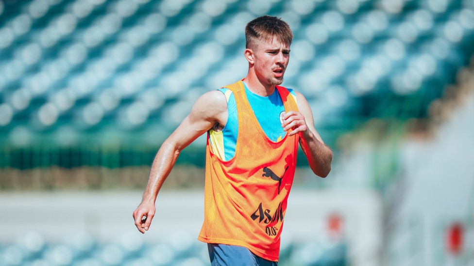 BRIGHT KNIGHT : Ben Knight shines in a training bib