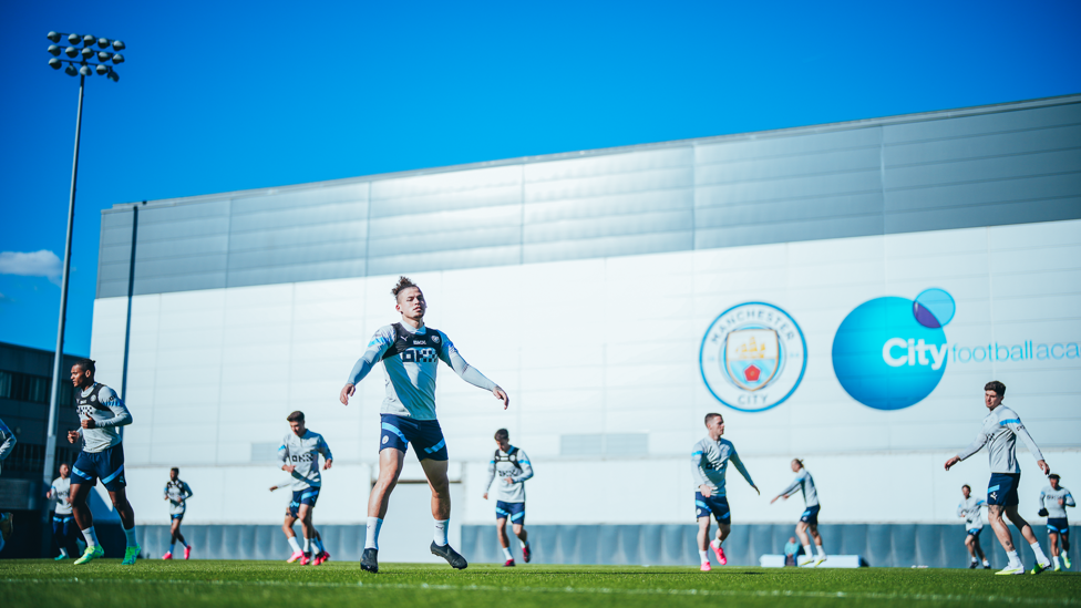 I NEED SOME TIME IN THE SUNSHINE : The City players go through their warm-ups