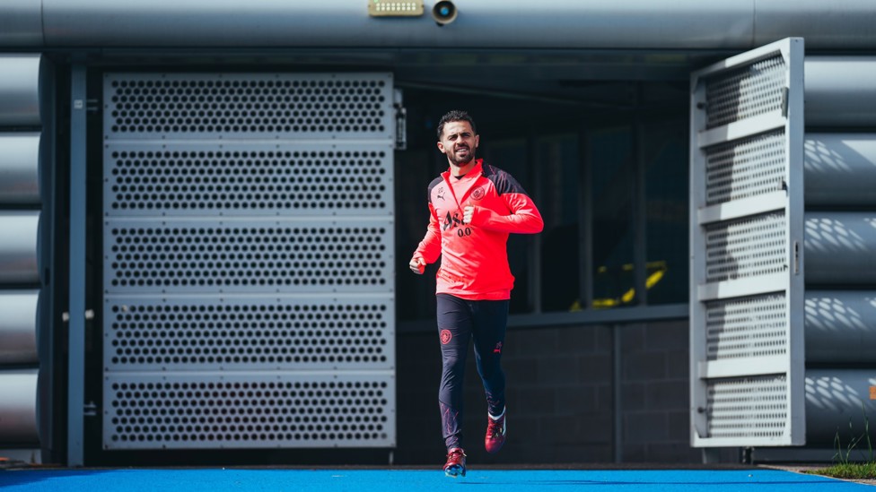 OPEN DOOR : Bernardo Silva on his way to training
