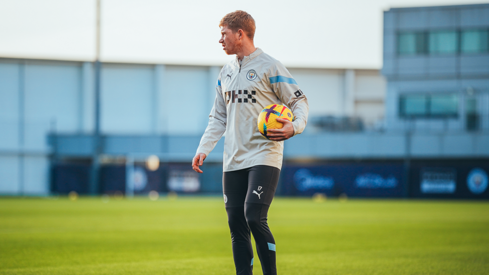 ON THE BALL: Kevin De Bruyne surveys the scene