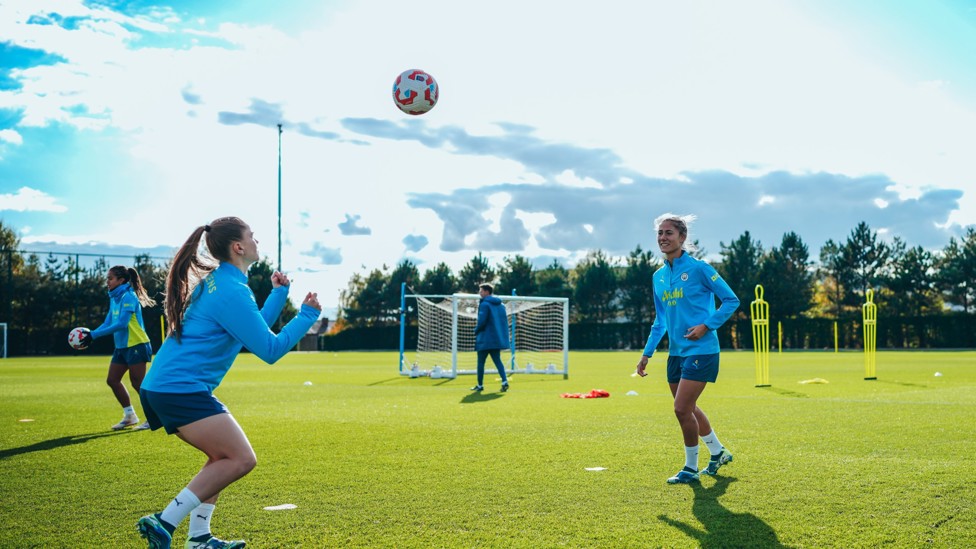 HEADS UP  : Jess Park and Aleixandri keep the ball in the air. 