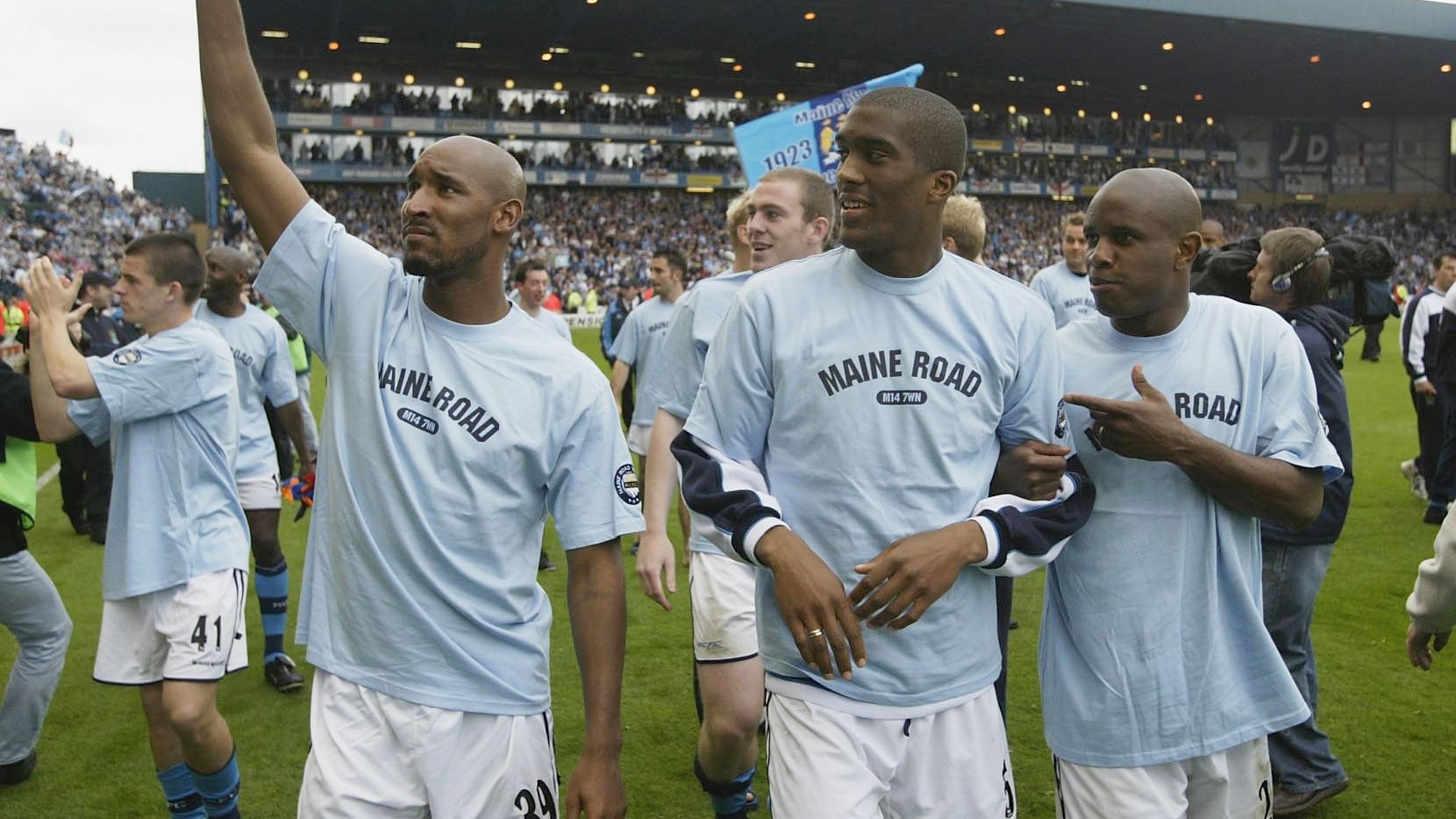 FAREWELL TO MAINE ROAD : The players say goodbye to Maine Road in 2002, by Alex Livesey