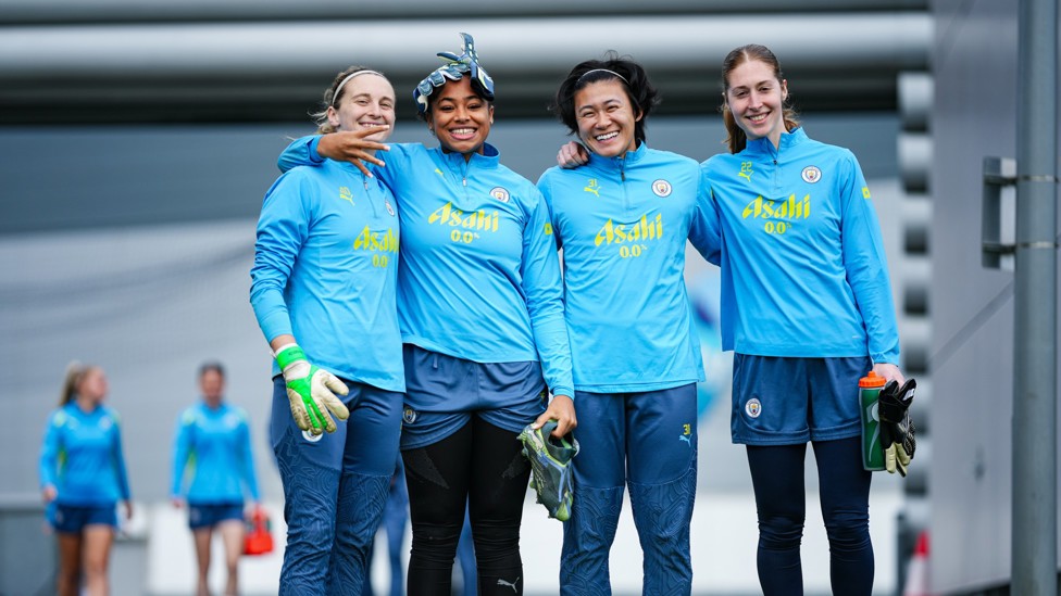 GK UNION : Our goalkeepers stop for a group photo