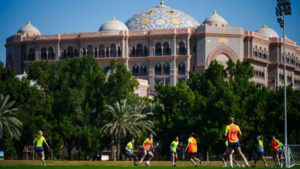 ON THE BALL : Possession drills in the Abu Dhabi sun!