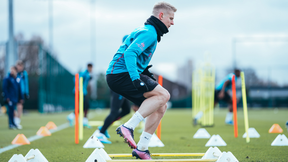 AGILITY : Oleksandr Zinchenko shows a clean pair of heels