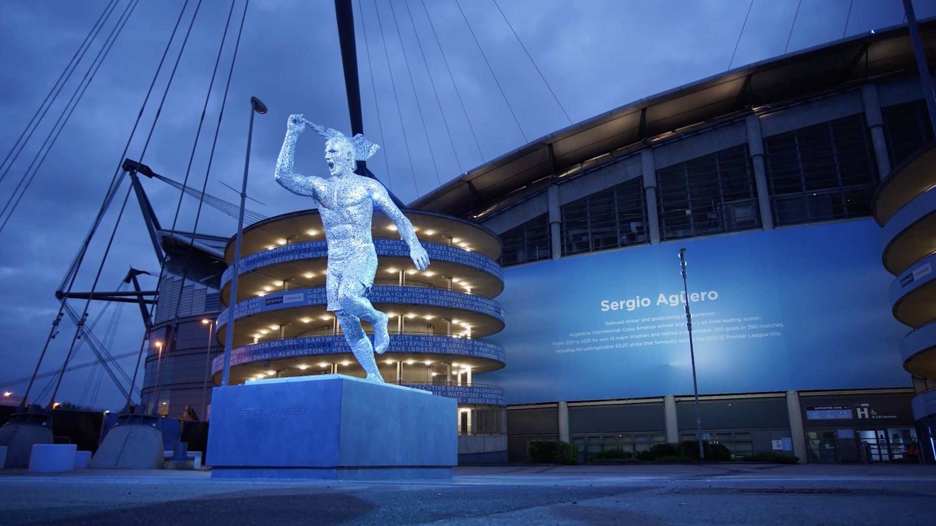  Sergio Aguero statue: Time lapse from start to finish