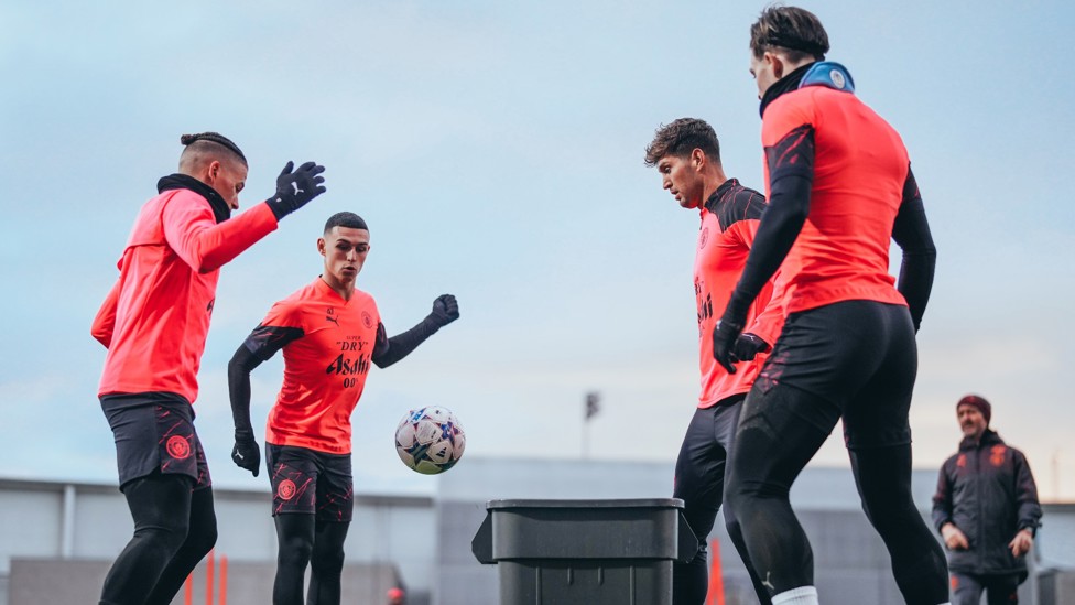 ONE BOUNCE  : Kalvin Phillips, Phil Foden, John Stones and Jack Grealish test their juggling skills.