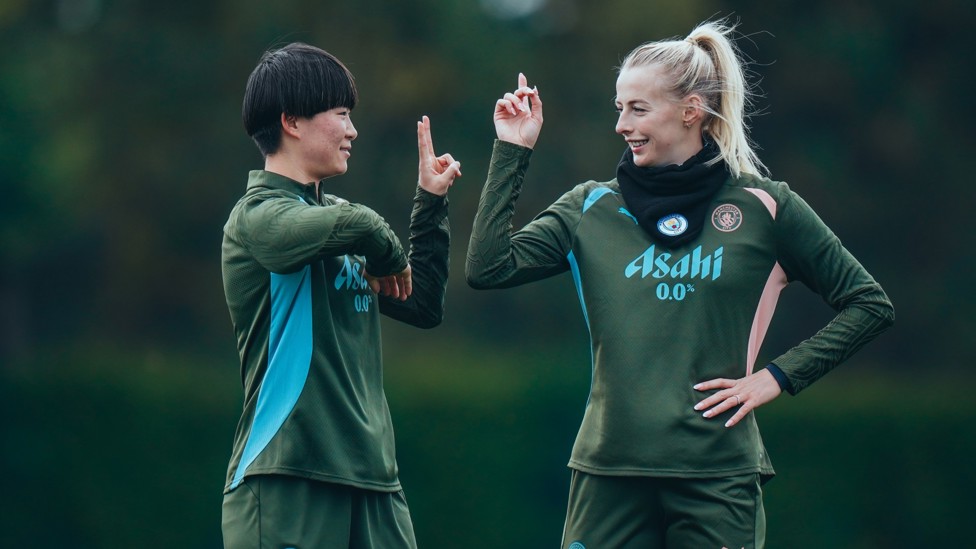 WING WIZARDS : Aoba Fujino and Chloe Kelly practice their moves