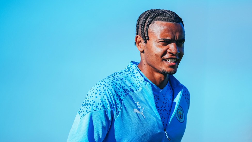 BLUE IS THE COLOUR : Manuel Akanji 