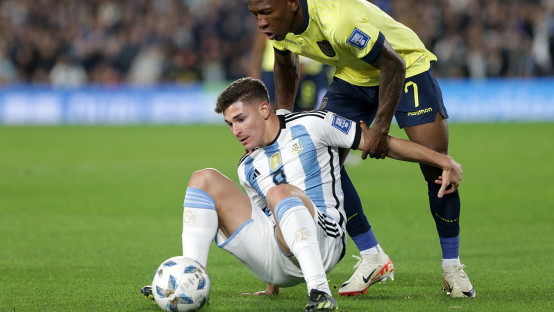 Alvarez helps Argentina open World Cup qualifying campaign with victory