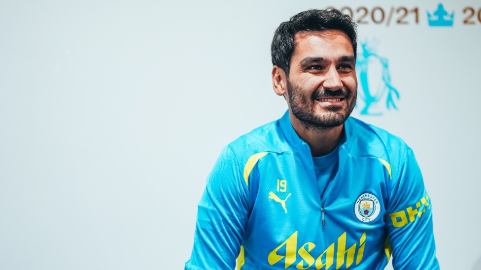 BACK HOME : Ilkay Gundogan in the City dressing room