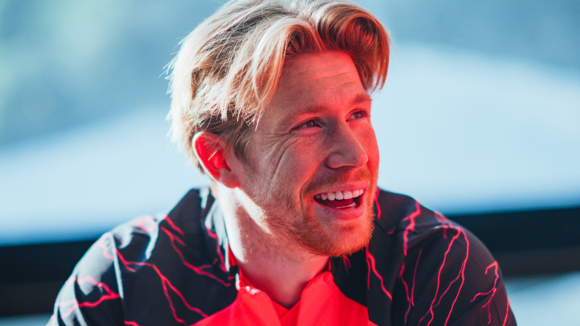 ALL SMILES : Kevin De Bruyne looks ready