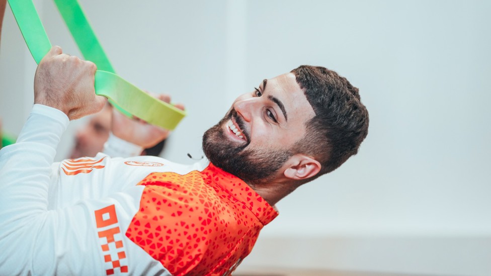 ALL SMILES : Josko Gvardiol enjoying some resistance band work. 