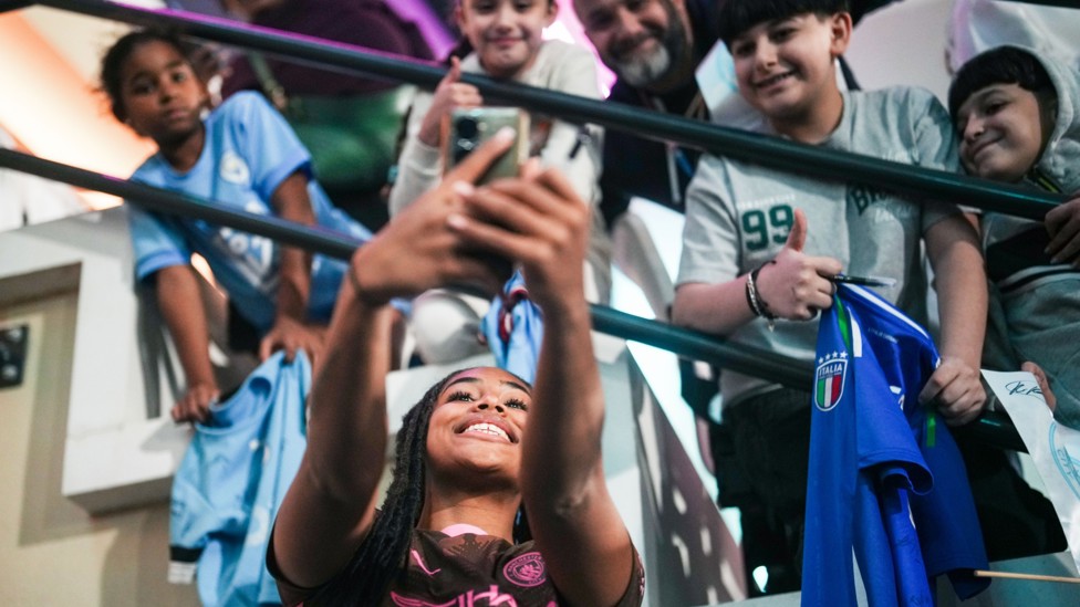 SELFIE : Khiara Keating takes a photo with our fans